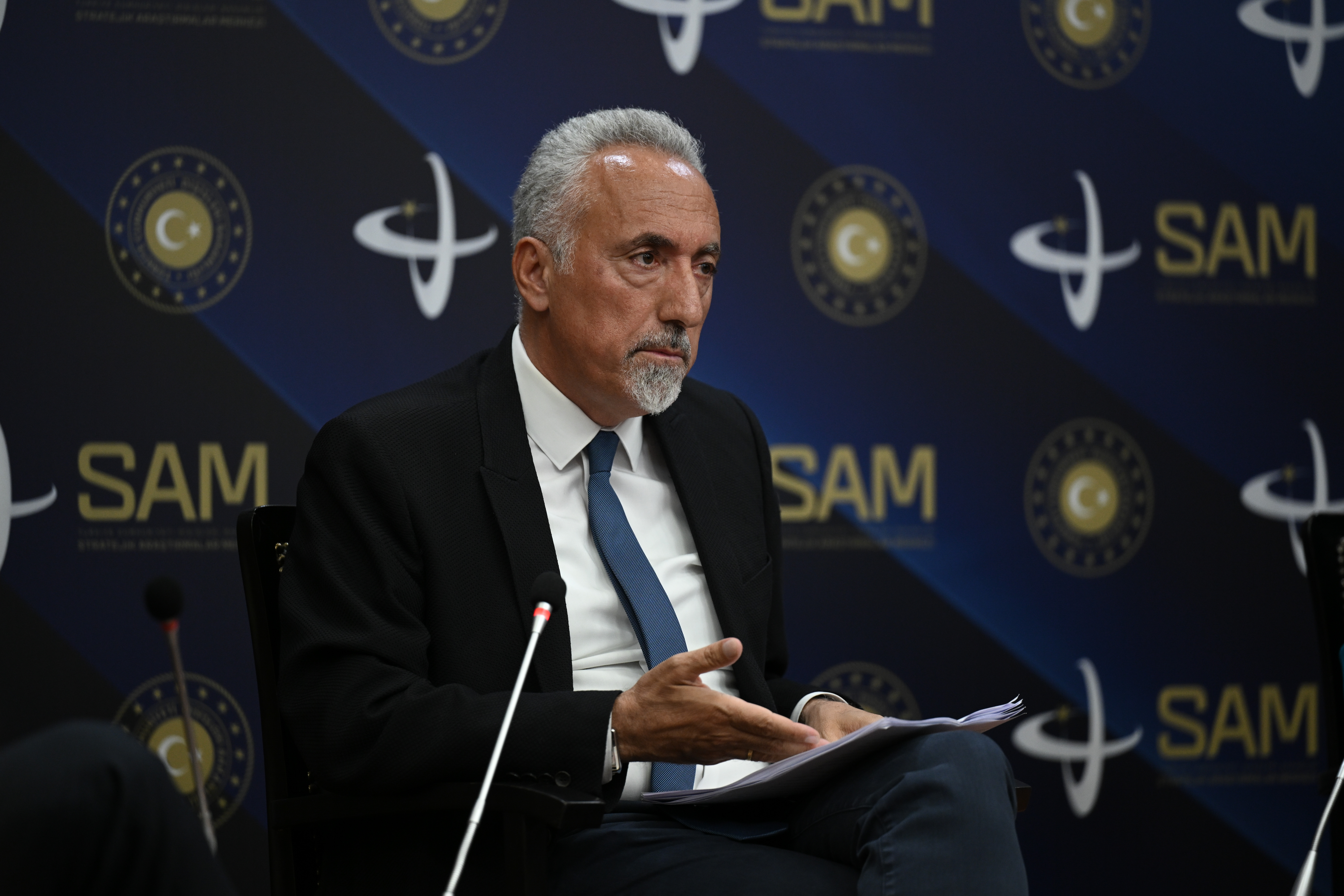 Foreign Ministry's research center organizes panel on link between theory, practice