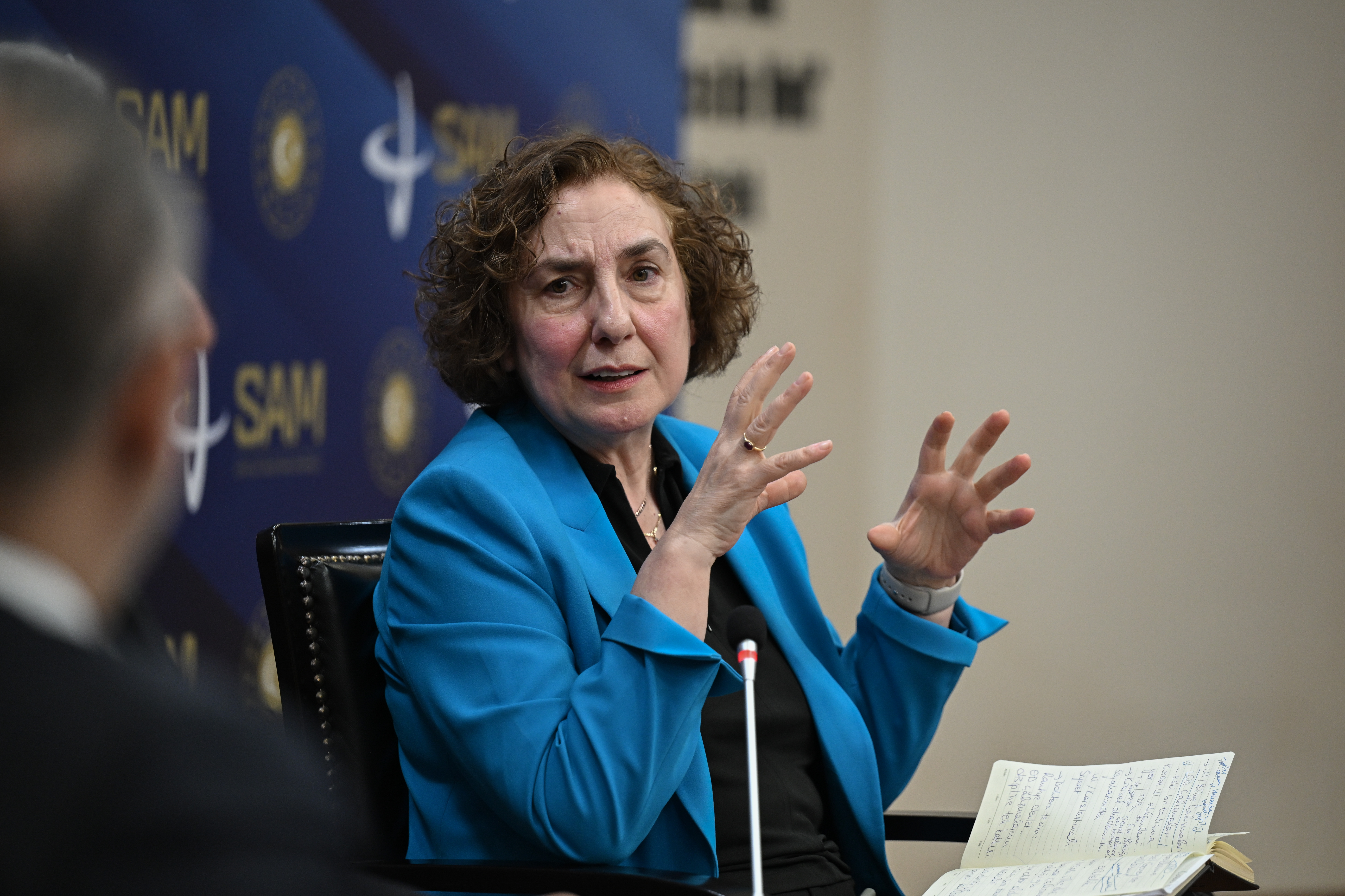 Foreign Ministry's research center organizes panel on link between theory, practice