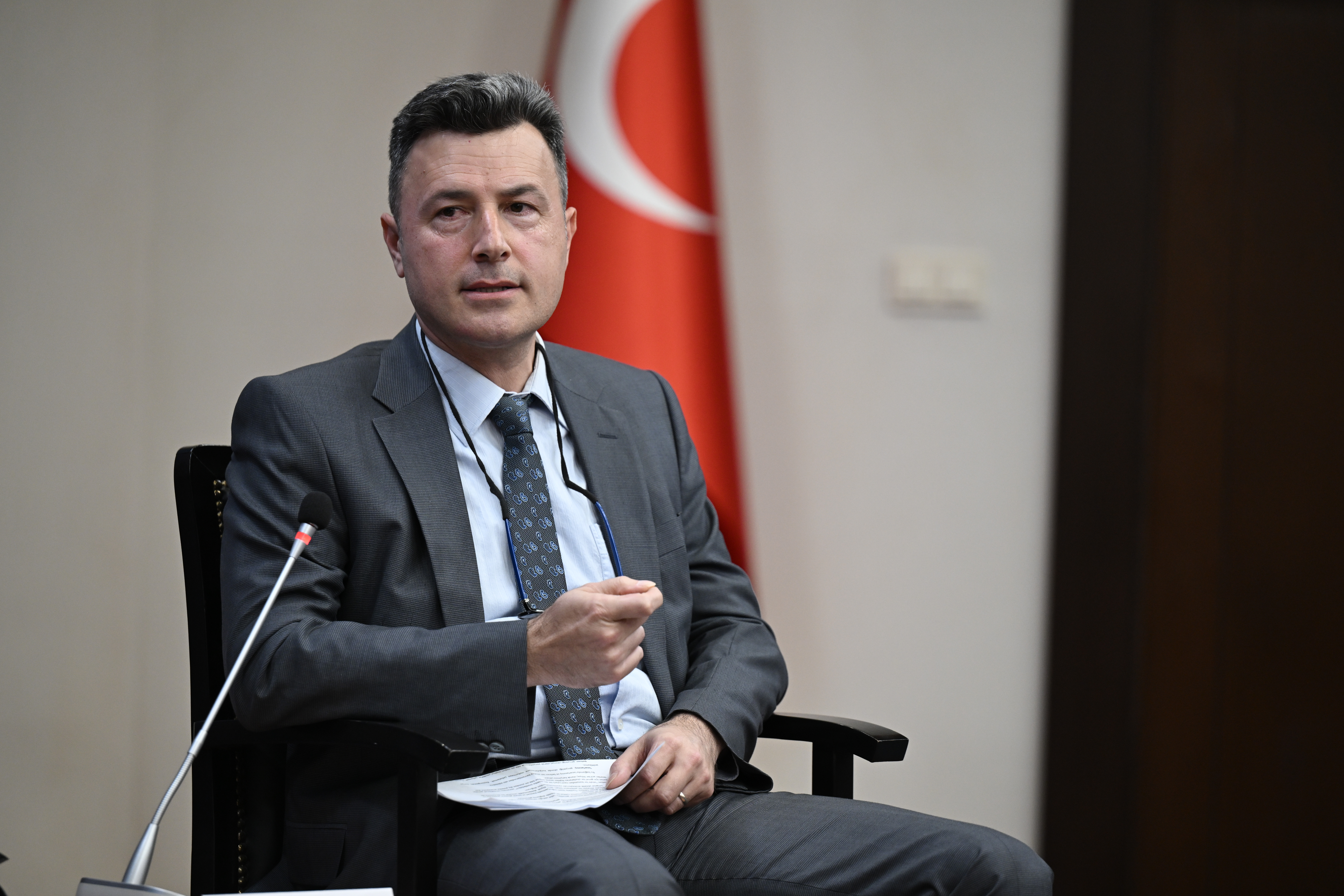 Foreign Ministry's research center organizes panel on link between theory, practice