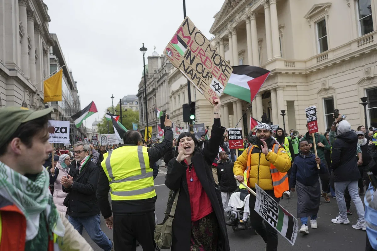 Hundreds of Londoners march for cease-fire in Gaza
