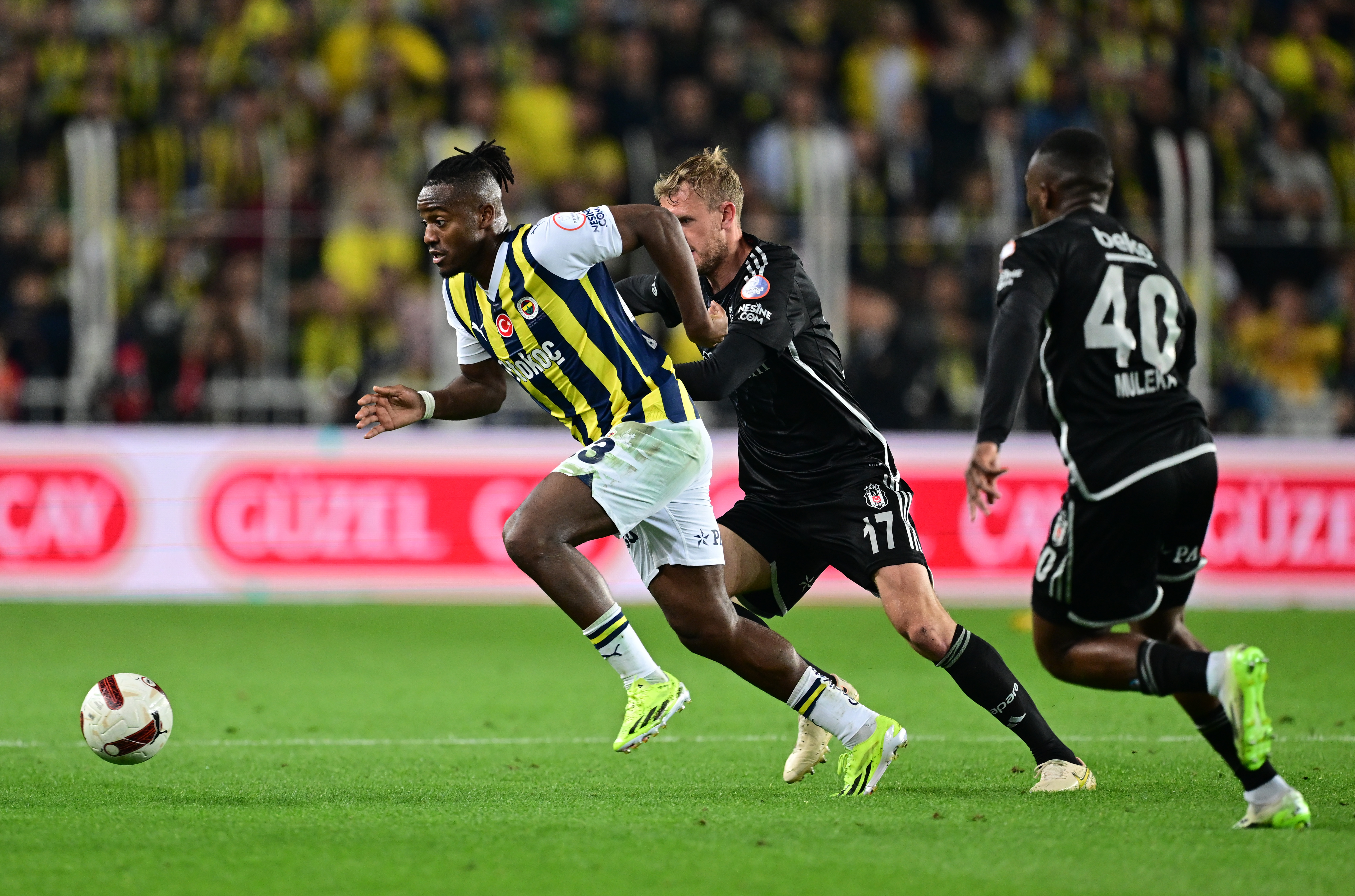 Fenerbahce beat Besiktas 2-1 in Istanbul derby