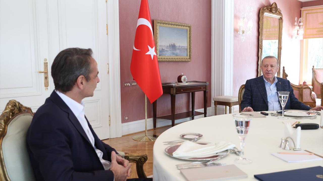 Mitsotakis' visit to Turkiye on the agenda of Greek press