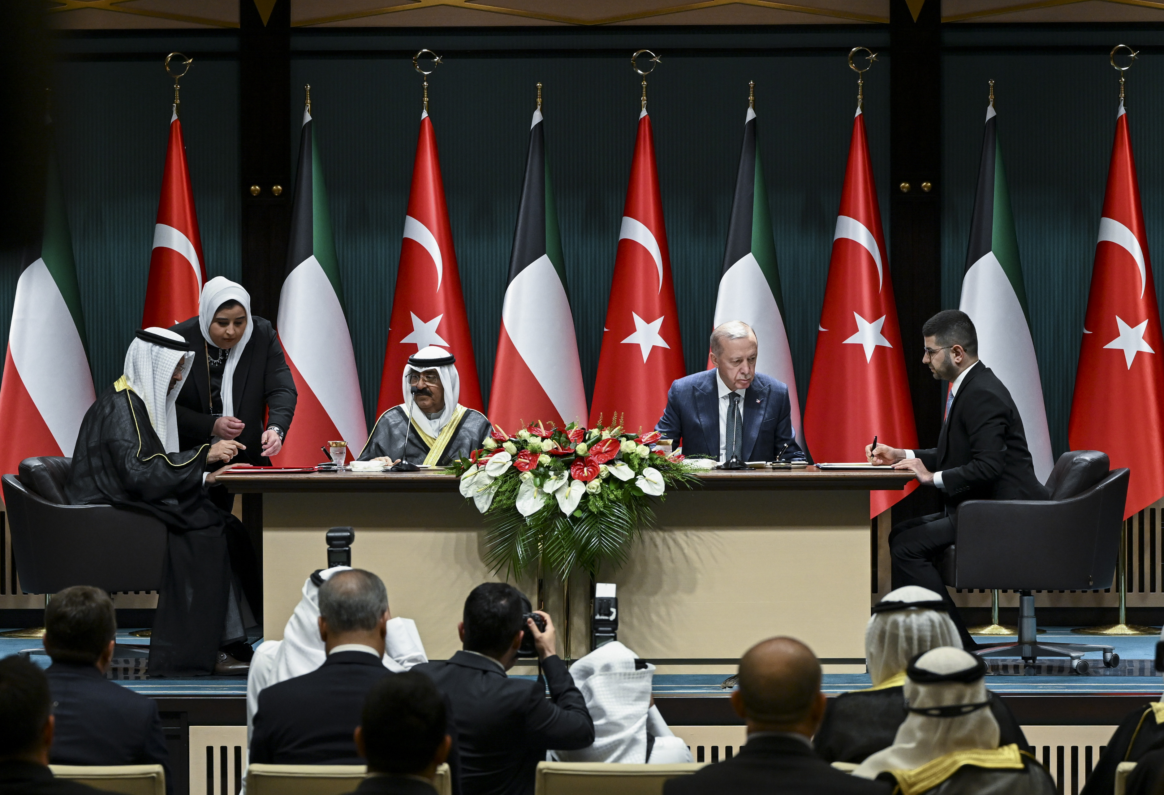 Türkiye, Kuwait sign 6 key agreements to boost economic cooperation