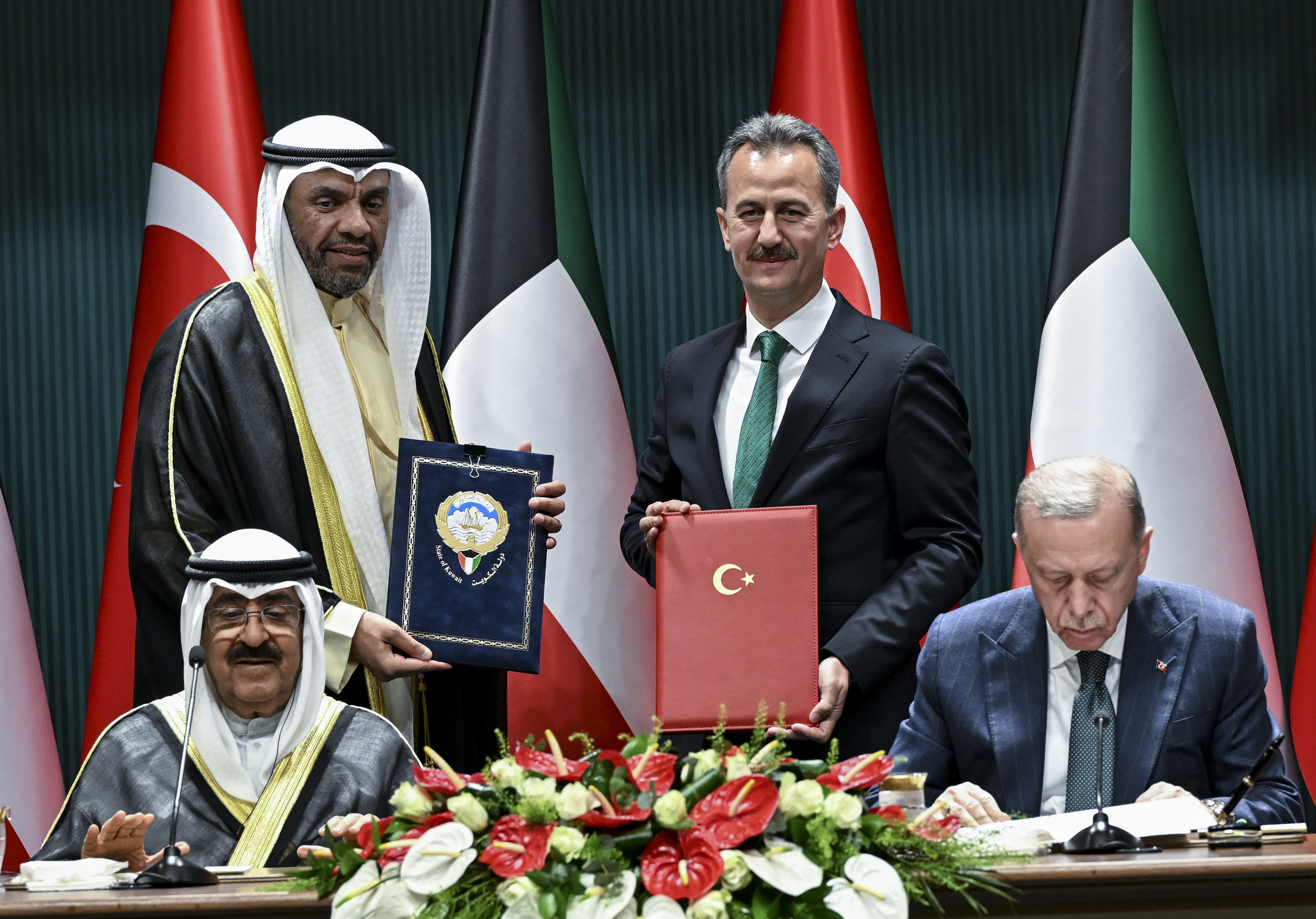 Türkiye, Kuwait sign 6 key agreements to boost economic cooperation