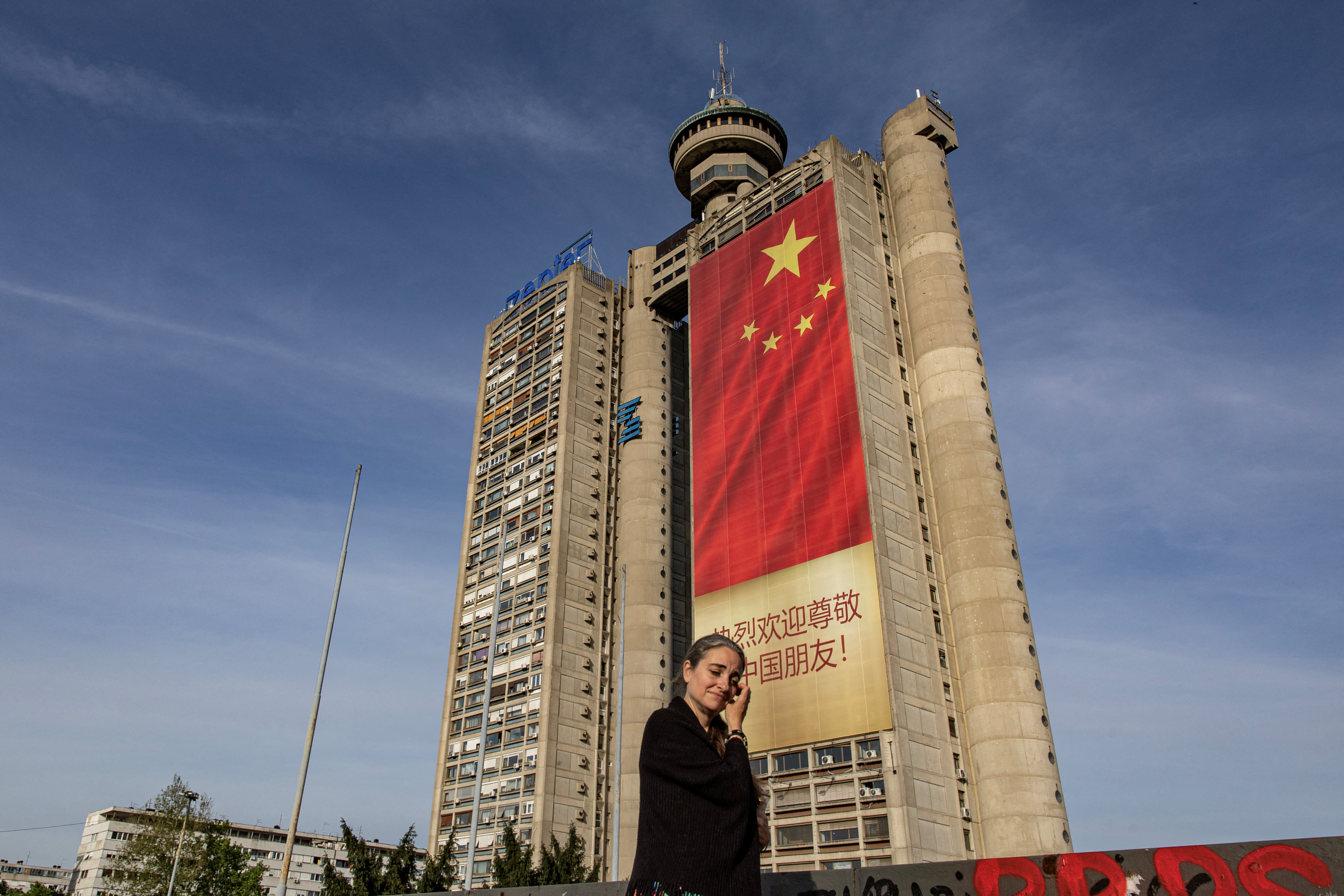 Chinese President Xi Jinping arrives in Serbia