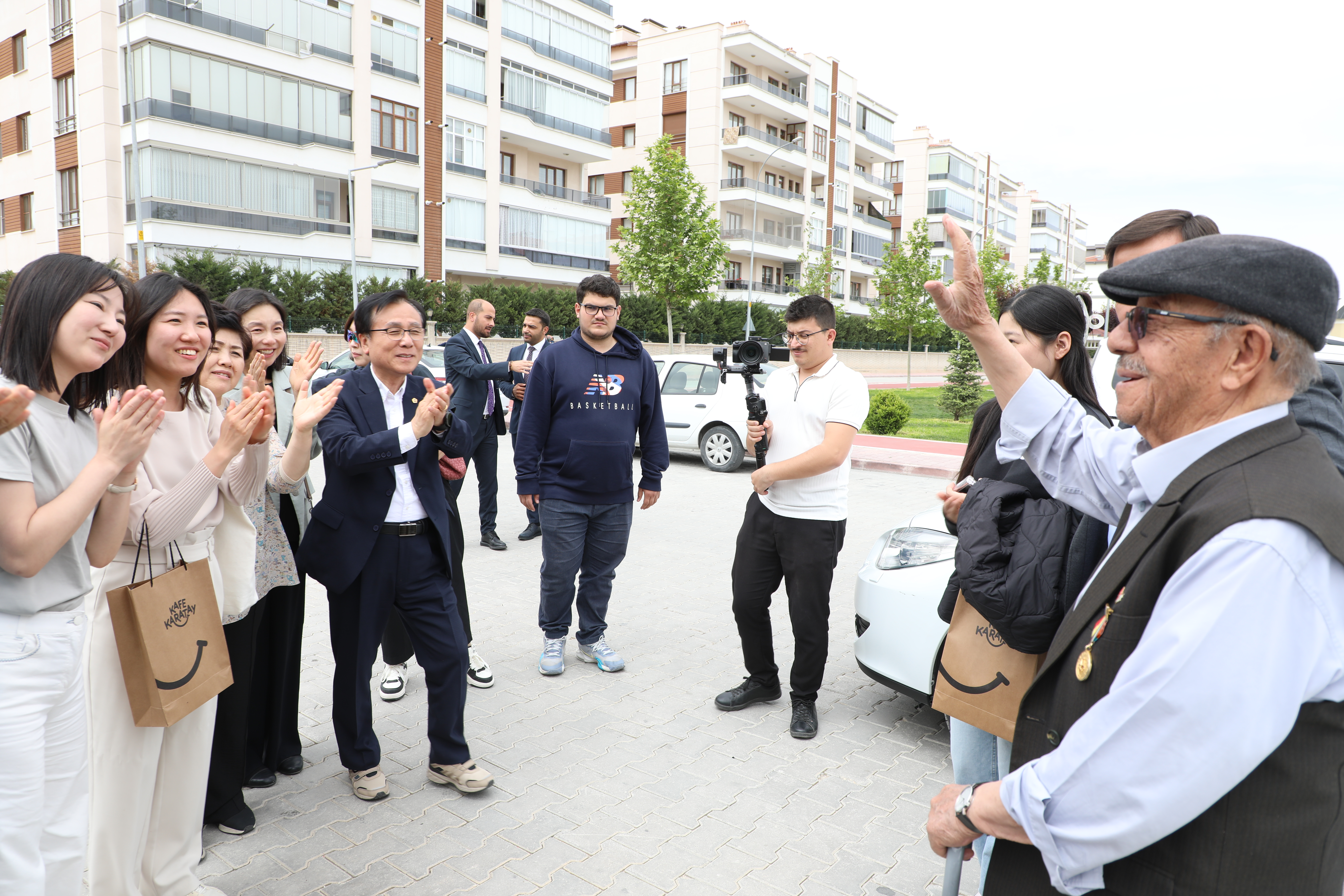 Korean delegation honors war veteran Ihsan Damdam in Konya