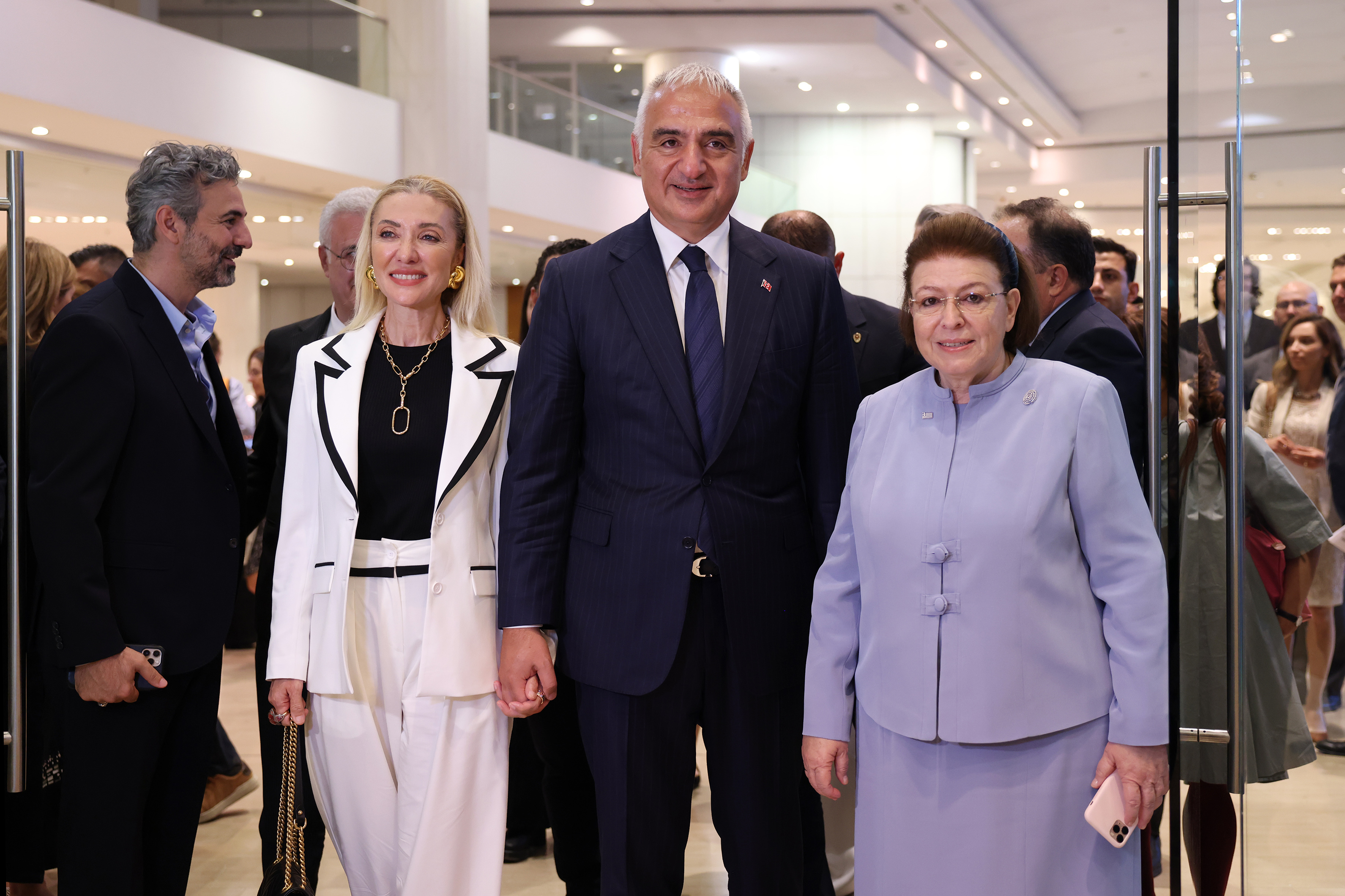 Minister Ersoy at the 'Romeo and Juliet' play with his Greek counterpart